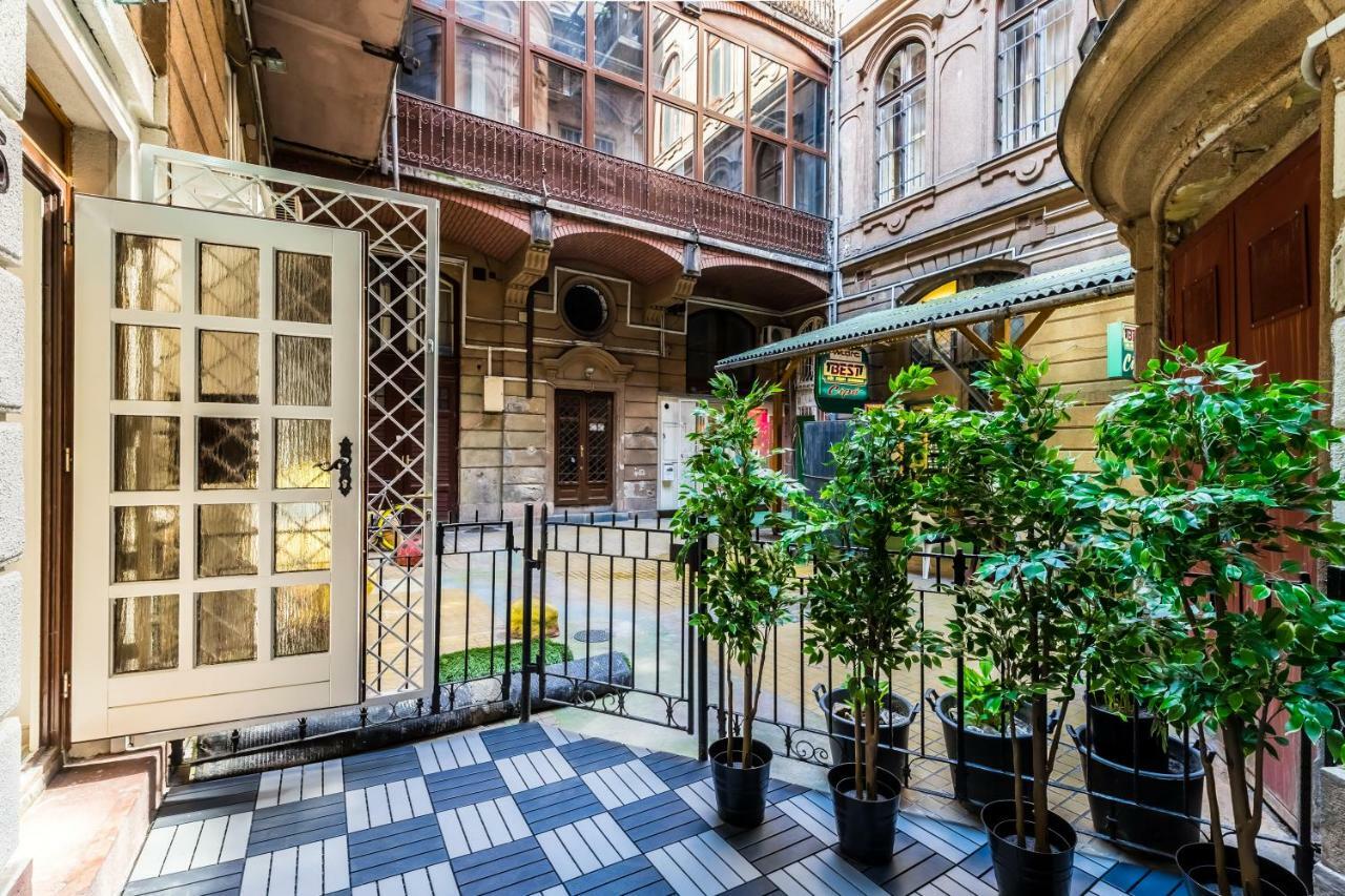 Bpr Vintage Garden Apartment With Terrace & Sauna Budapest Exteriör bild