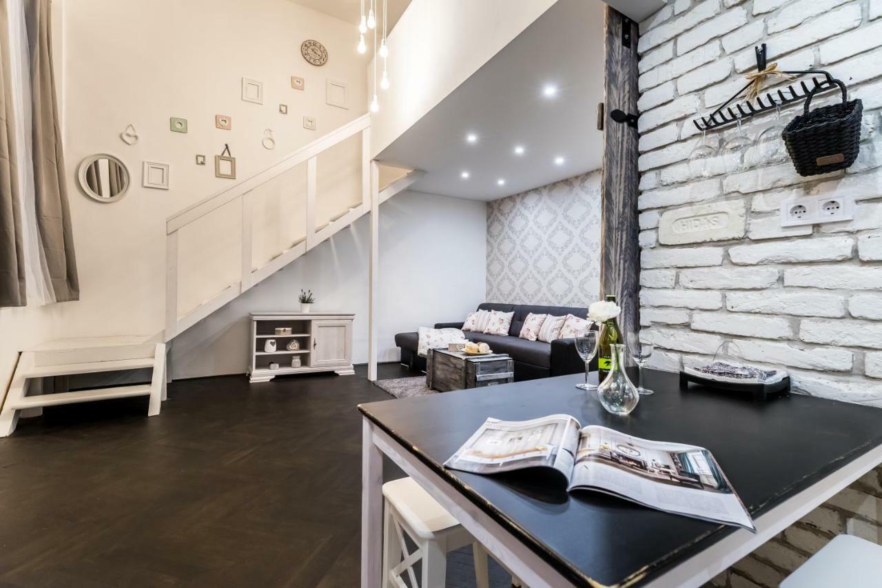 Bpr Vintage Garden Apartment With Terrace & Sauna Budapest Exteriör bild