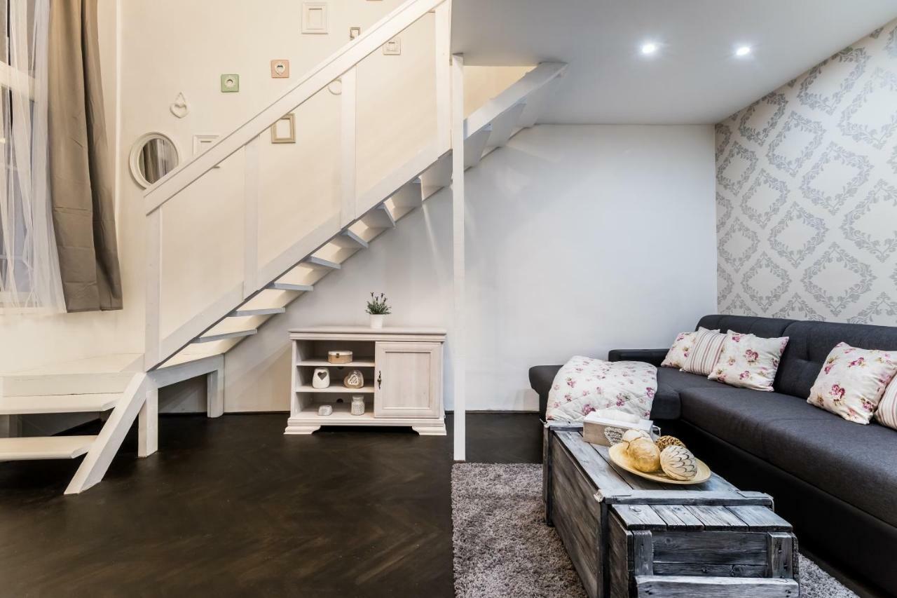 Bpr Vintage Garden Apartment With Terrace & Sauna Budapest Exteriör bild